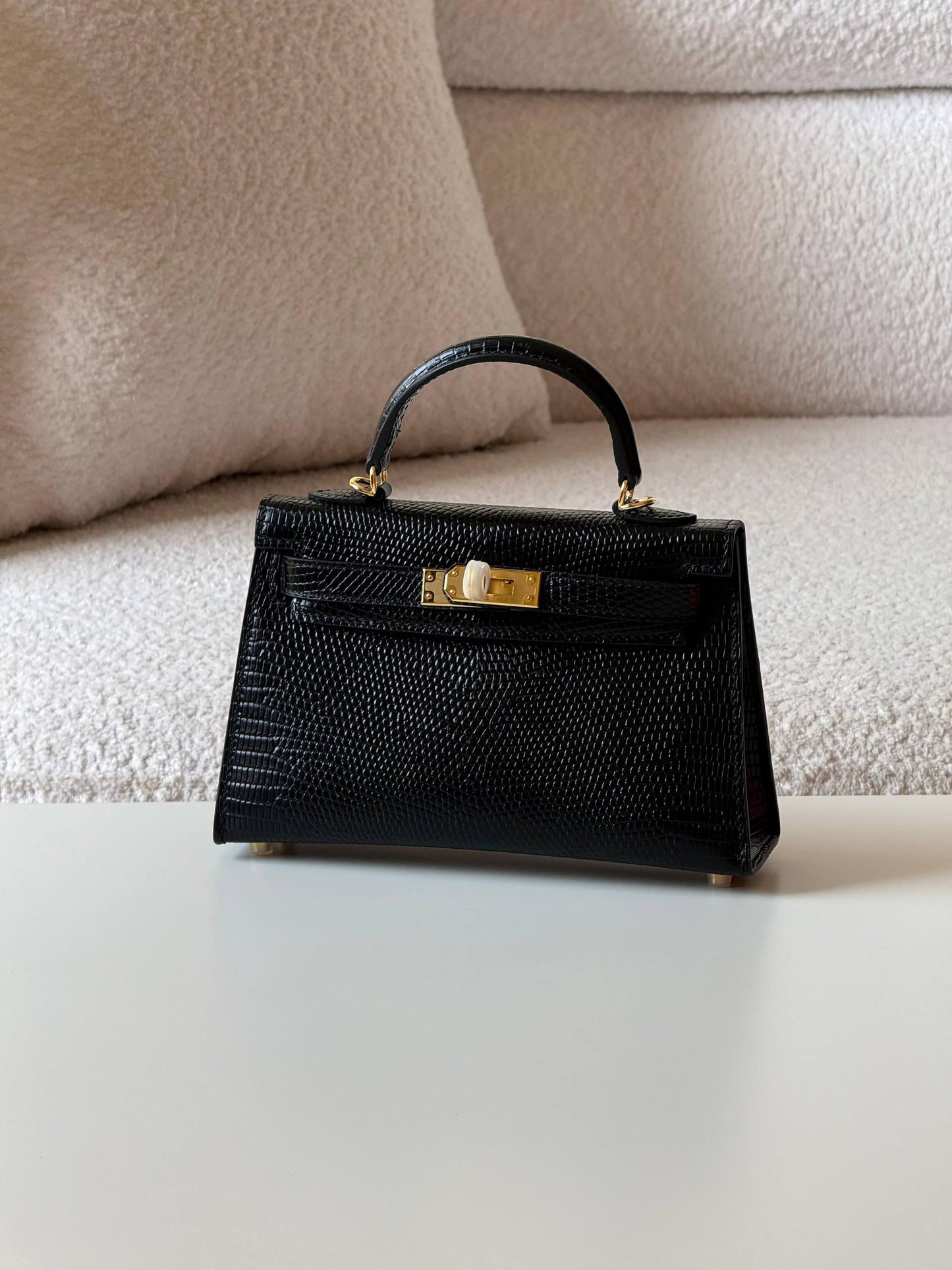 Hermes
minikelly 19cm💥Master quality ✅with box📦
610 dhs❣️

Zain52
♥️♥️♥️