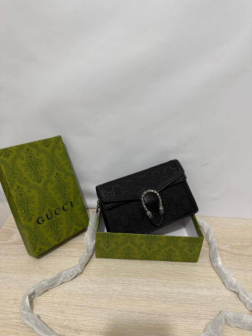 Gucci
85 dhs🪙🌨️ 
high quality 

With box
🎁🎁🎁
Zain26
♥️♥️♥️