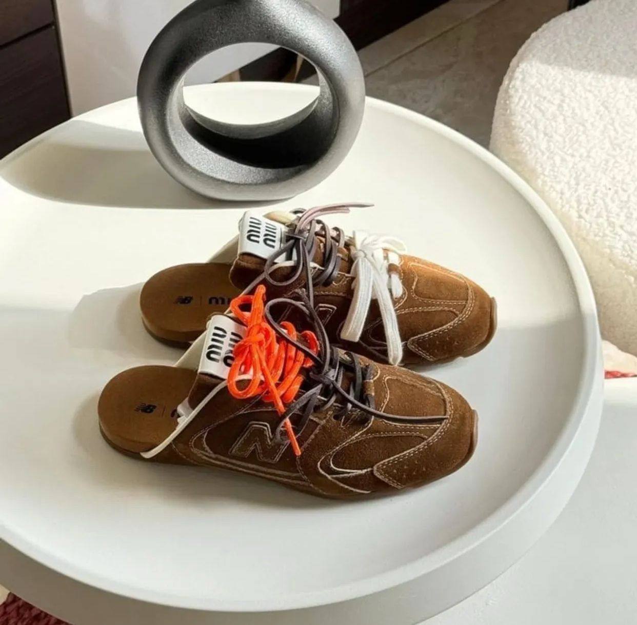 New Balance X Miu Miu 530 SL deco calf leather mules ‘Dark brown’
36-41 AVAILABLE 🤩
190 dhs🪙💕

Zain242
♥️♥️♥️