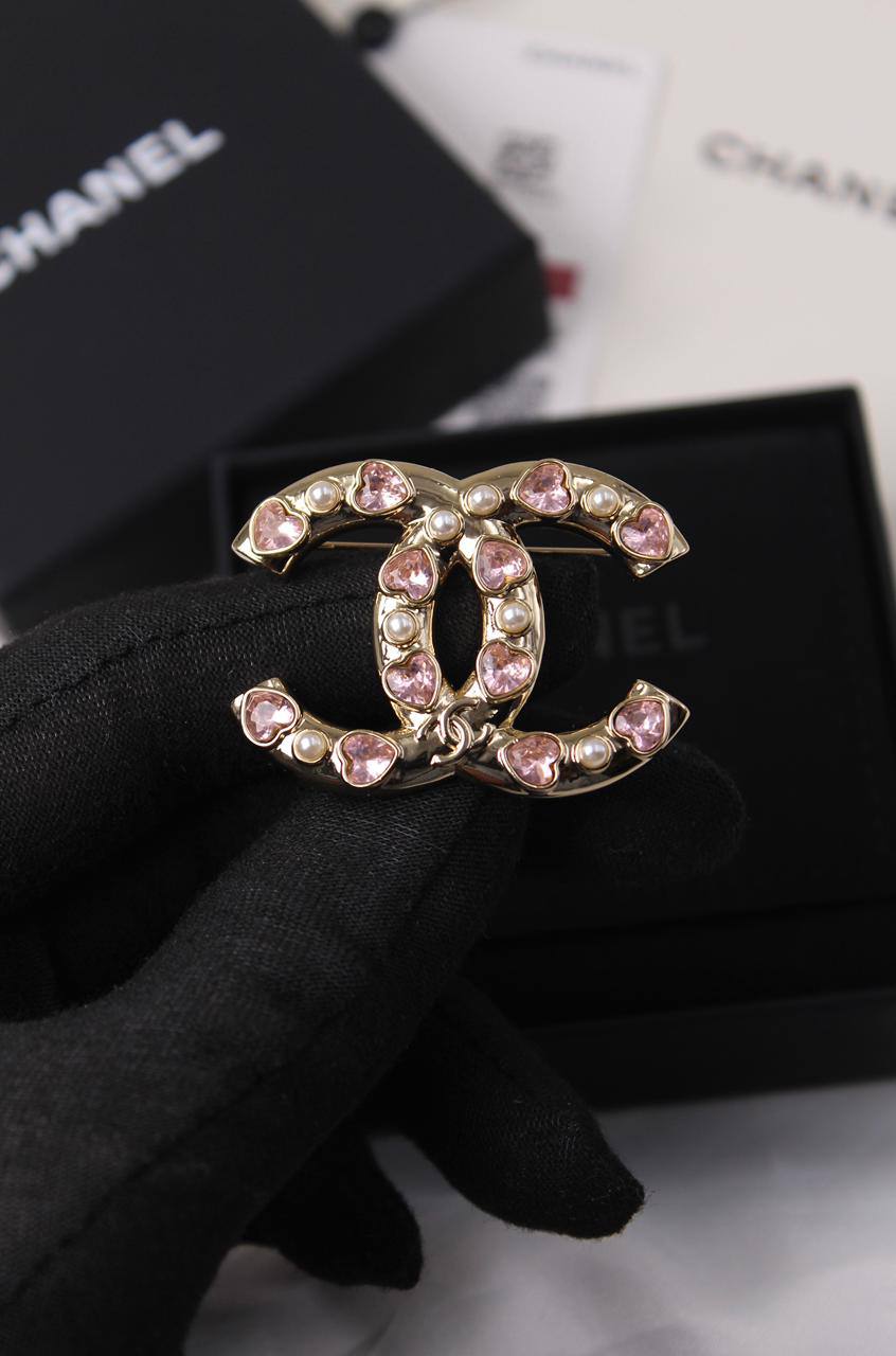 *CHANEL*  🤍

🆕🎉🥳🎊🆕
* BROOCH, Clip , Pin
* Gold-Finish Metal with Stones

* ⁠↗️ *Super Master Quality ®️*
For Price 👇 WTSP Text Zain 0568585901

Zain106
♥️♥️♥️