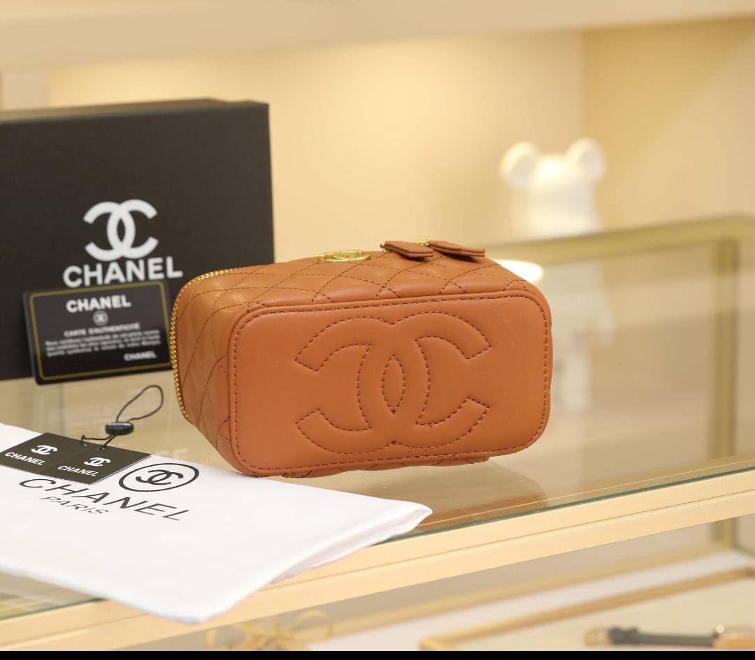 Chanel
Good quality 
with box 
100 dhs✅

Zain186
♥️♥️♥️