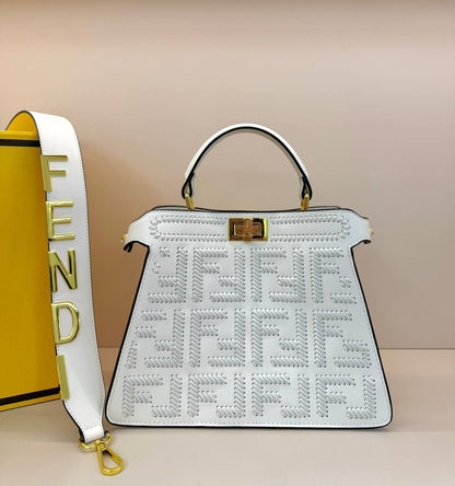 FENDI 
COPY ONE 
WITH BOX 
210 dhs✅

Zain39
♥️♥️♥️