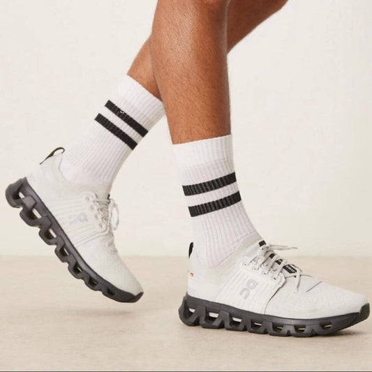 On Cloudswift 4 Wolf/Black 
36-45 AVAILABLE 🤩
220 dhs✅

Zain242
♥️♥️♥️