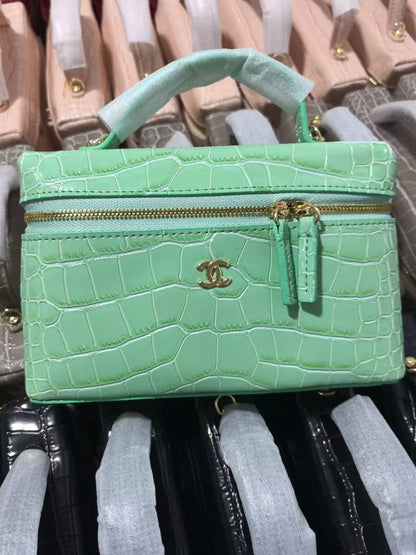 Chanel

210 dhs 

Zain132
♥️♥️♥️
