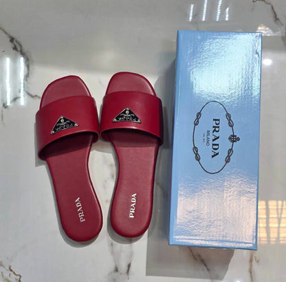 Prada
 with box ☑️ 
Sizes 36-40 
65 dhs🇦🇪🇦🇪

Zain232
♥️♥️♥️
