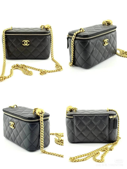 Chanel

90 dhs🪙🌨️
small size:12*11*7.5

95 dhs🪙🌨️
big size：17.5*8.5*11

with box
🎁🎁🎁

Very good quality

Zain07
♥️♥️♥️