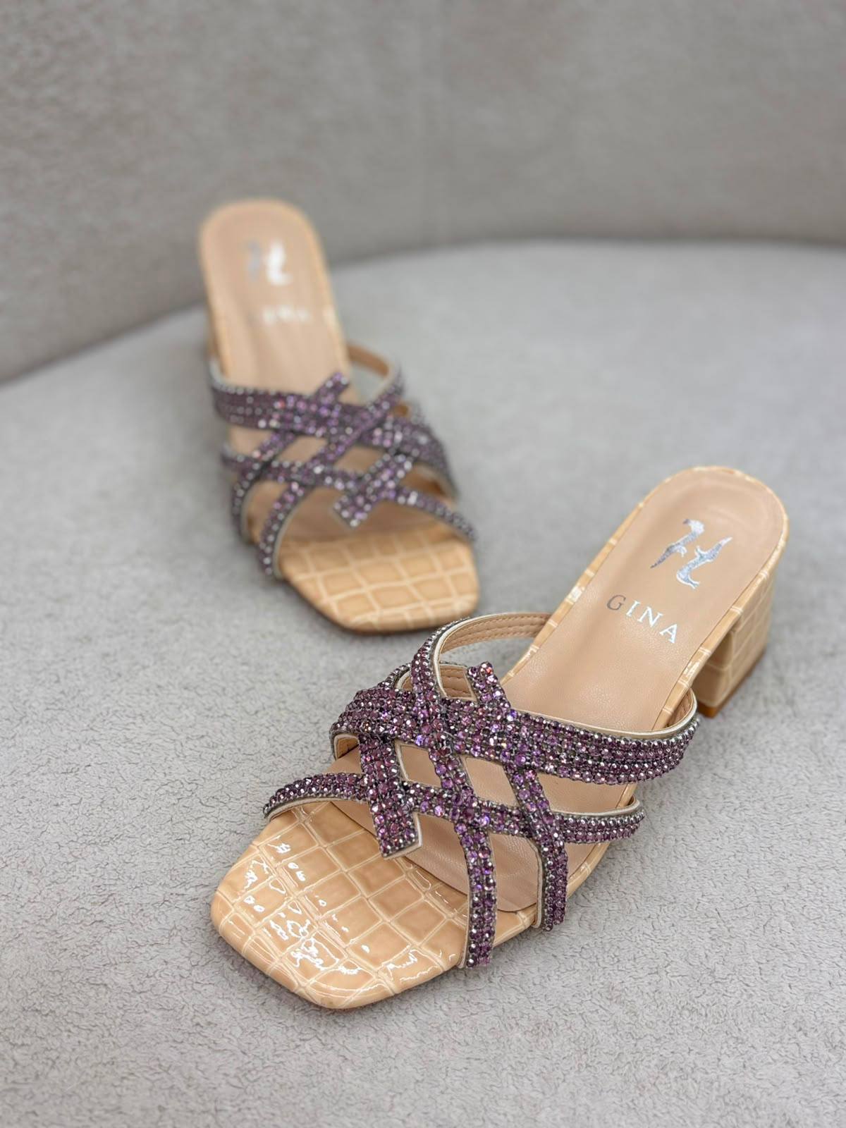 Gina 
110 dhs🇦🇪🇦🇪
Size 36-42

Zain55
♥️♥️♥️
