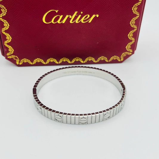 Newl arrival hot moving 
🔥🔥🔥 Cartier stainless steel 18k gold plated Bangle 🔥🔥🔥 
35 dhs🪙🌨️
45 dhs🪙🌨️
with Cartier box and paper bag 
Only size 17 available!!!

Zain243
♥️♥️♥️