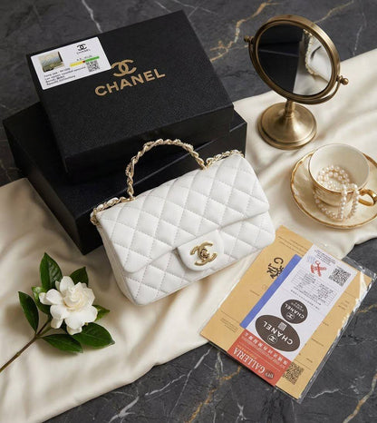 Chanel

20cm 

90 dhs with box

Zain72
♥️♥️♥️