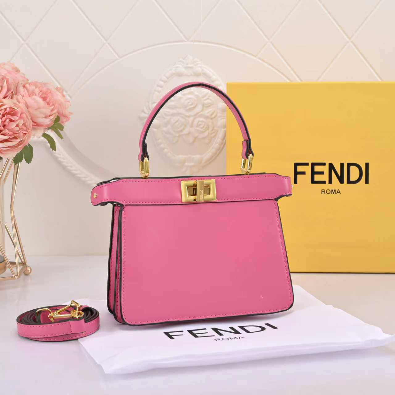Fendi
95 dhs💓
with box
20cm

Zain26
♥️♥️♥️