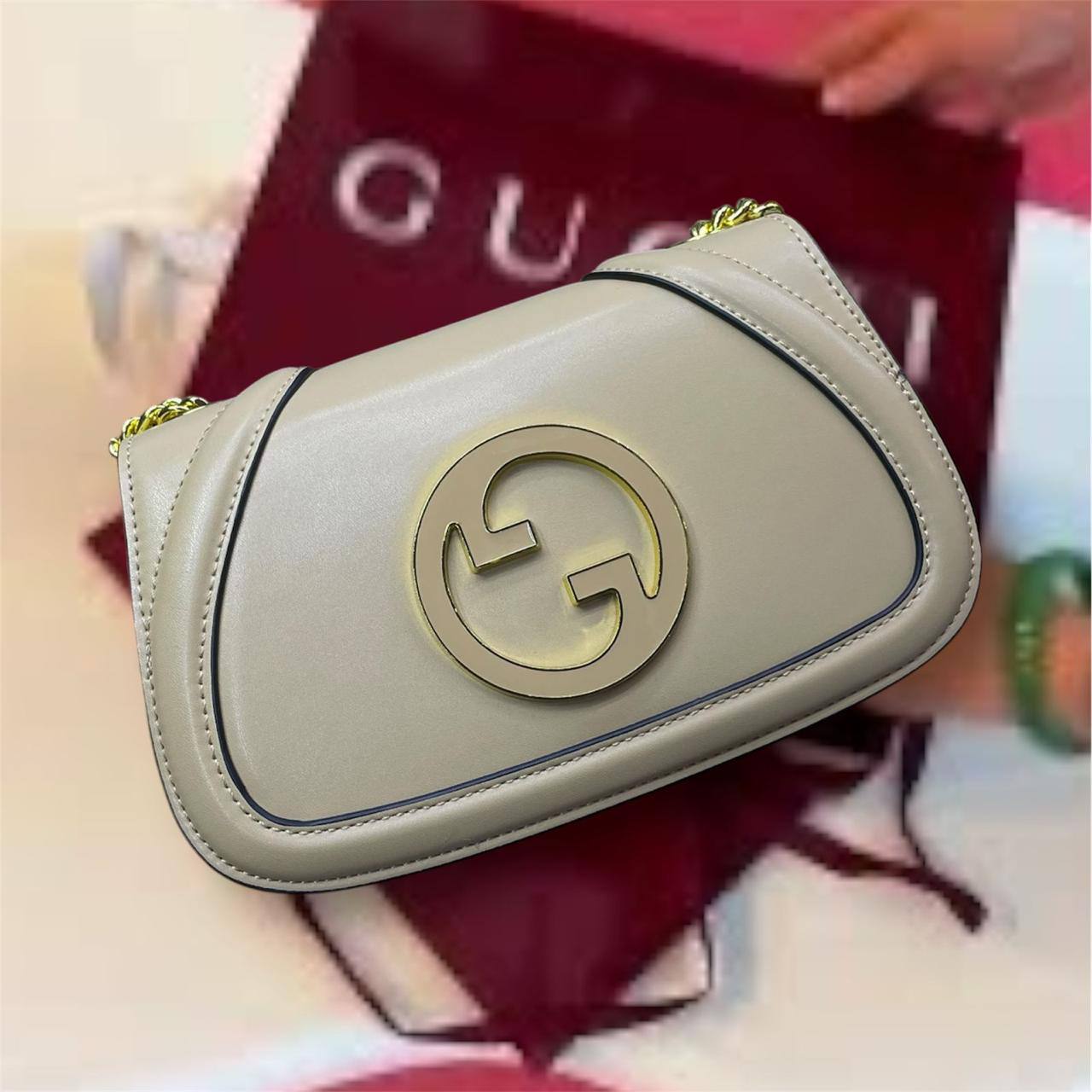 Gucci

95 dhs✅

with box
🎁🎁🎁

Zain72
♥️♥️♥️