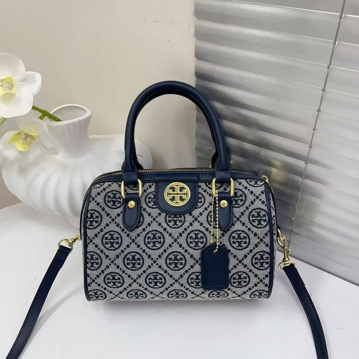 Tory burch  
80 dhs🇦🇪🇦🇪

Zain232
♥️♥️♥️