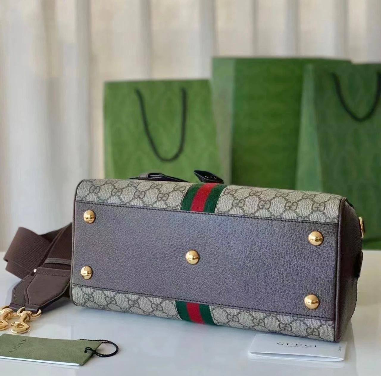 GUCCI 
NEW CAME HIGH QUALITY 


WITH BOX 
🎁🎁🎁

125 dhs💚


Zain39
♥️♥️♥️