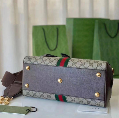 GUCCI 
NEW CAME HIGH QUALITY 


WITH BOX 
🎁🎁🎁

125 dhs💚


Zain39
♥️♥️♥️