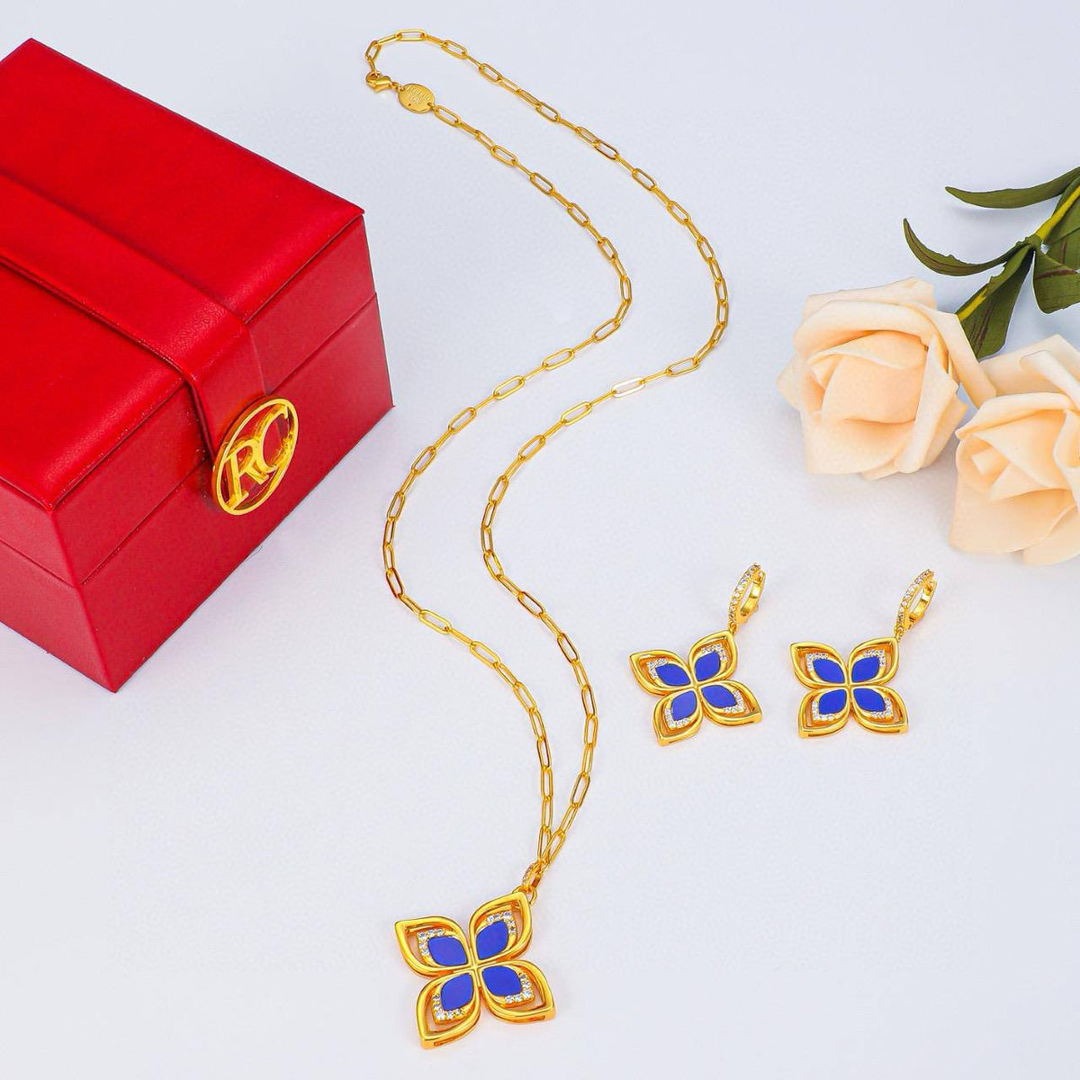 ROBERTO COIN
SET
NECKLACE EARRINGS
MASTER ✨💫
120 dhs🇦🇪🇦🇪

WITH SMALL BOX AND PAPER BAG 🛍️🎁

Zain89
♥️♥️♥️