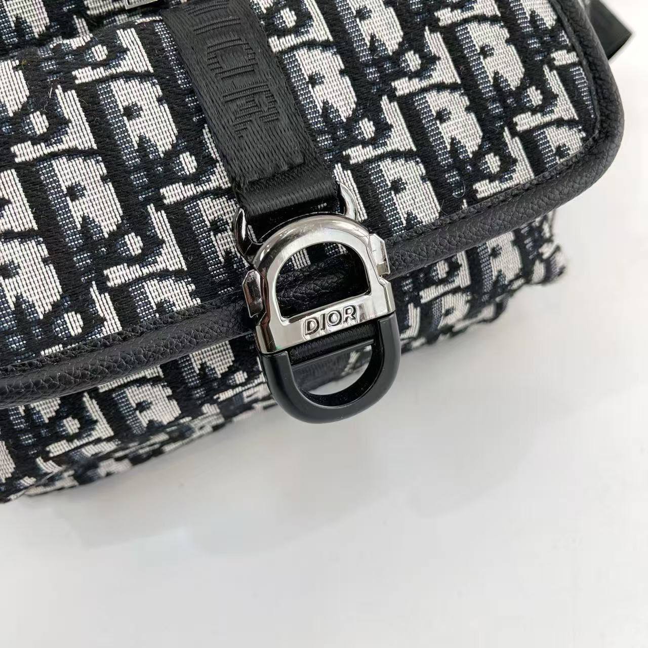 DIOR
Size  38×17×10cm
85 dhs💓

Zain04
♥️♥️♥️