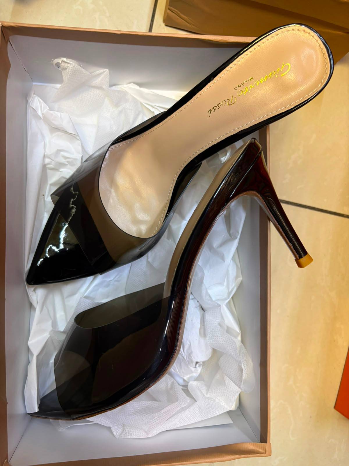 Ginavito Rossi
Size 36-41
110 dhs🇦🇪🇦🇪

Zain145
♥️♥️♥️