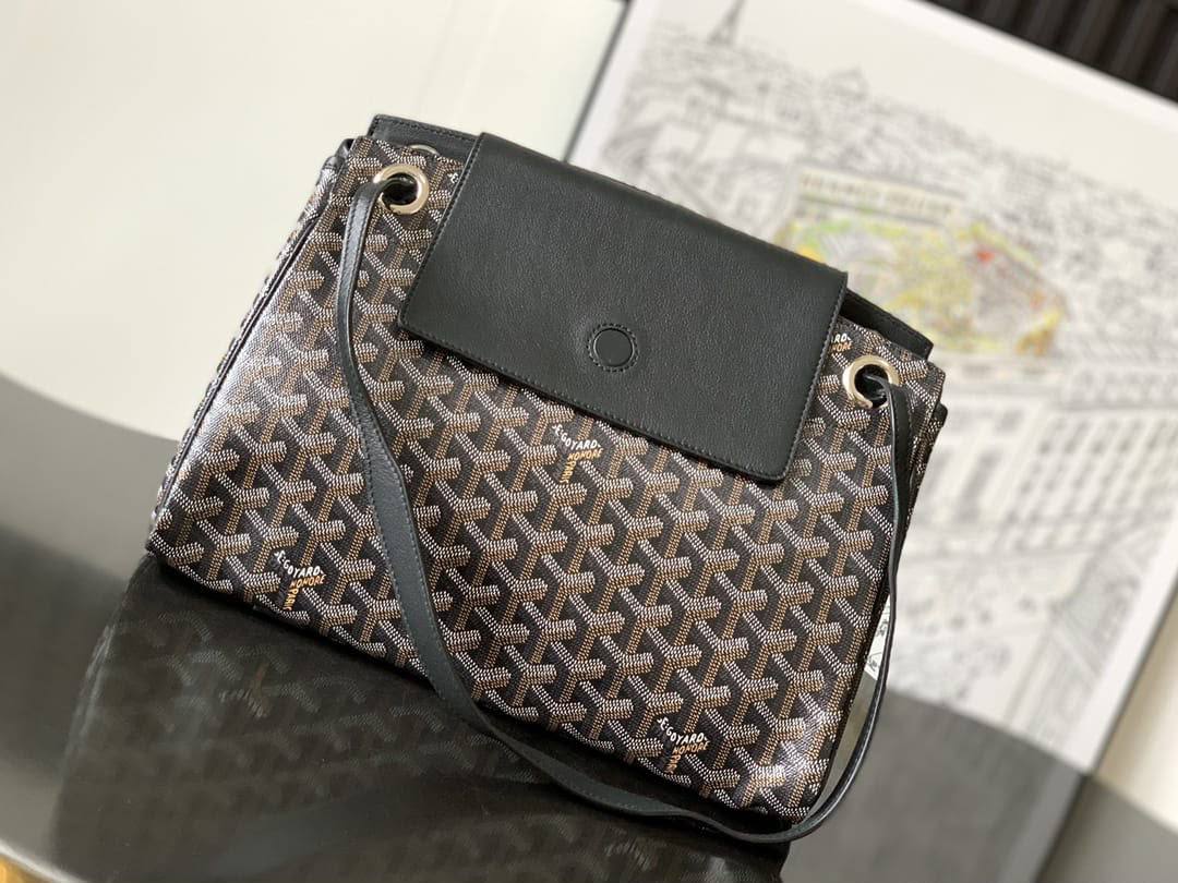Goyard Rouette Souple Handbag✅*
*Size 31 cm*
For Price 👇 WhatsApp✅
0568585901 
0507557372
0552275751 Owner Zain 👌

Zain274
♥️♥️♥️