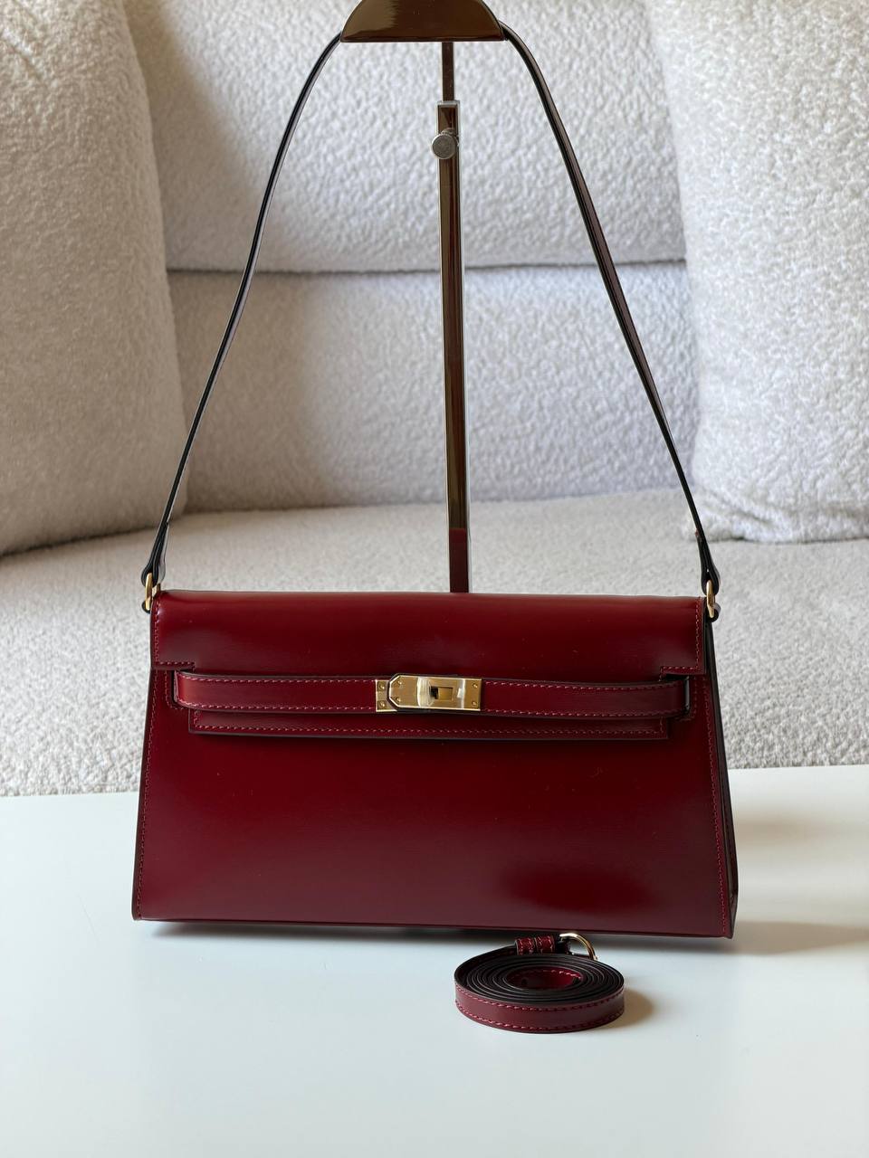 Hermes
 Elan Box 27cm💕master quality😍with box❤️
380 dhs✅

Zain52
♥️♥️♥️