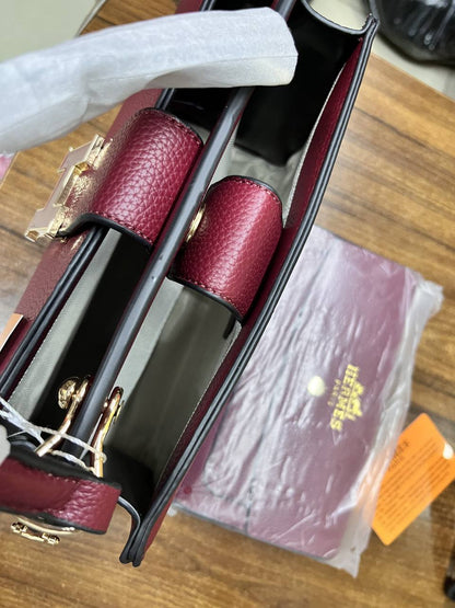 Hermes 
105 dhs🪙💚

with box
🎁🎁🎁

size 25×10×16cm

Zain42
♥️♥️♥️