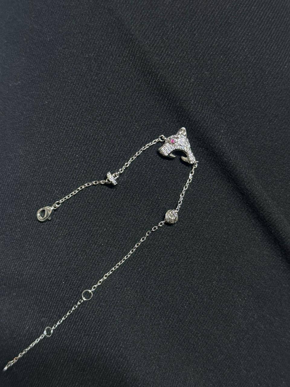 Cartier set* 🦋
Necklace 
Bracelet 
Earrings 
Master quality ☘️

180 dhs🪙🖤 normal box 📦

Zain48
♥️♥️♥️