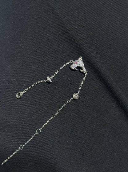 Cartier set* 🦋
Necklace 
Bracelet 
Earrings 
Master quality ☘️

180 dhs🪙🖤 normal box 📦

Zain48
♥️♥️♥️