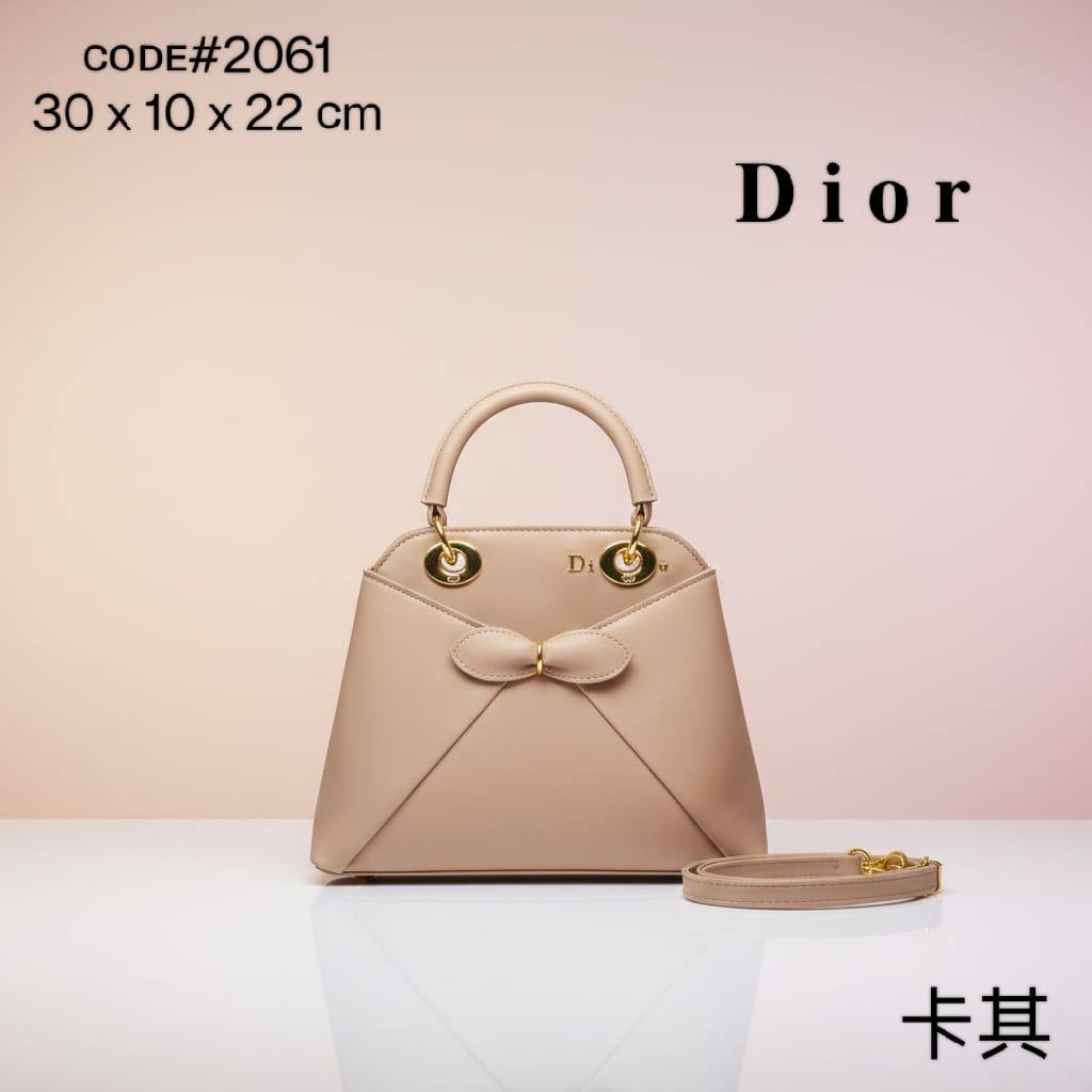 CHRISTIAN DIOR
ᴄɪɢᴀʟᴇ sɪɢɴᴀᴛᴜʀᴇ ʙᴏᴡ
ᴡɪᴛʜ ʟᴏɴɢ ʙᴇʟᴛ sᴛʀᴀᴘ
ɢᴏʟᴅ ʜᴀʀᴅᴡᴀʀᴇ
sɪᴢᴇ : 30 cm

75 dhs💓

Zain31
♥️♥️♥️