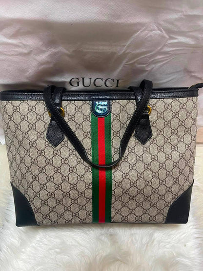 Gucci
85 dhs✅

Zain219
♥️♥️♥️