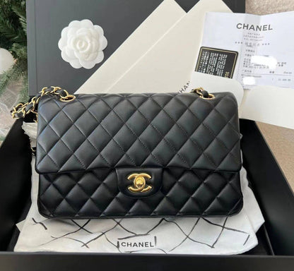 CHANEL 
COPY ONE 
WITH DOUBLE BOX 
260 dhs✅
leather 

Zain295
♥️♥️♥️