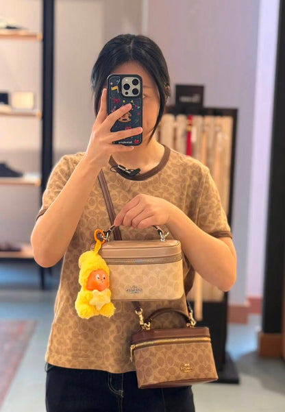 Coach
Coach
95 dhs🇦🇪🇦🇪
with box
size 19×6×11cm

Zain42
♥️♥️♥️