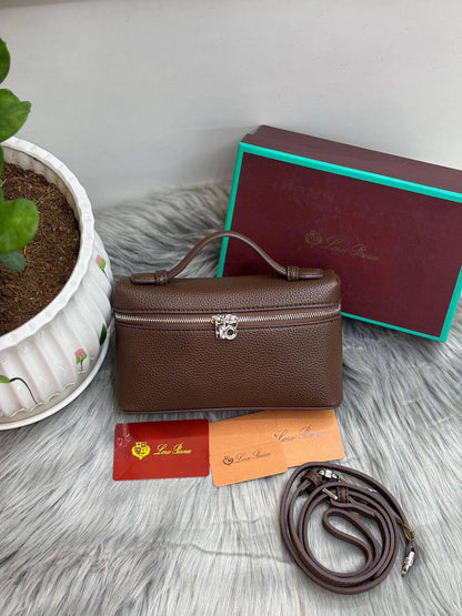 loro piana
SIZE  ………21CM 🥰

80 dhs🪙🌨️

with BOX
🎁🎁🎁

Zain244
♥️♥️♥️