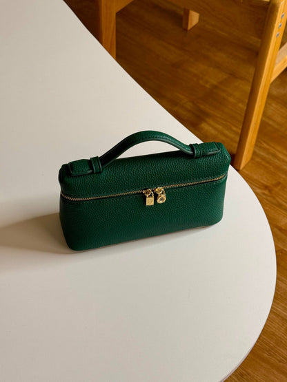LORO PIANA 

19cm

320 dhs🇦🇪🇦🇪🇦🇪
 MASTER QUALITY
 With box🎁

Zain167
♥️♥️♥️