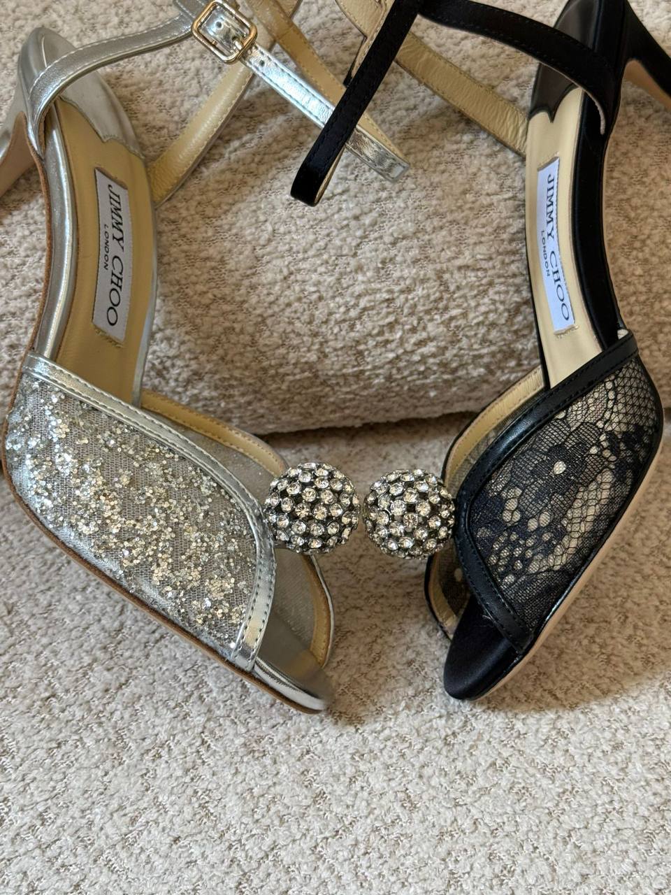✨ Jimmy Choo ✨
✨ 𝐕𝐈𝐏 𝐐𝐮𝐚𝐥𝐢𝐭𝐲 ✨
✨ 𝐒𝐢𝐳𝐞𝐬: 𝟑𝟔 — 𝟒𝟏 ✨
450 dhs💓

Zain298
♥️♥️♥️