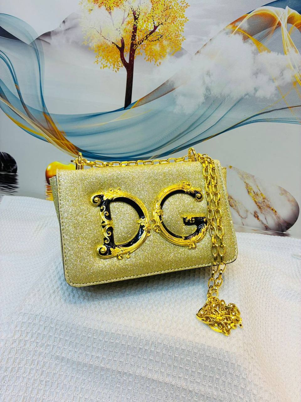 D&G
Best quality with box 
75 dhs✅
size 21Cm

Zain290
♥️♥️♥️