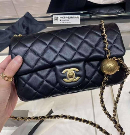 Chanel
With box 
🎁🎁🎁

95 dhs🪙💕

Zain50
♥️♥️♥️