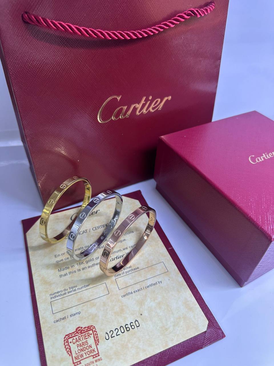 Cartier 🔥*
Bangle set🦋
3 bangle 🤯
Bangle size 16, 17 ,18,19,
Stainless steel 💯
Non tarnish 💯
With normal boxes 🗃️ 
And paper bag 🛍️
45 dhs🪙🌨️
With master box 📦 
85 dhs🪙🌨️

Zain216
♥️♥️♥️