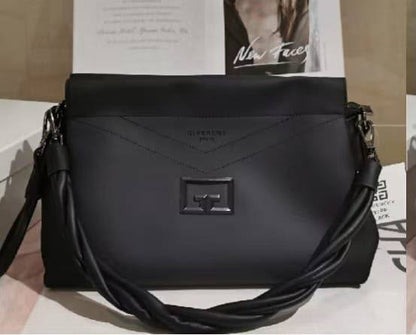 Givenchy

New arrived 
Givenchy women's bag 
115 dhs🇦🇪🇦🇪

Size 29cm

Zain161
♥️♥️♥️