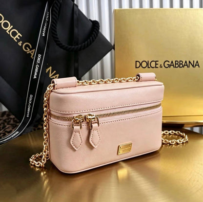 D&G
100 dhs🇦🇪🇦🇪
with box19cm

Zain26
♥️♥️♥️