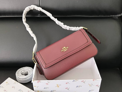 Coach
80 dhs🇦🇪

with box
🎁🎁🎁

size 25cm

Zain26
♥️♥️♥️