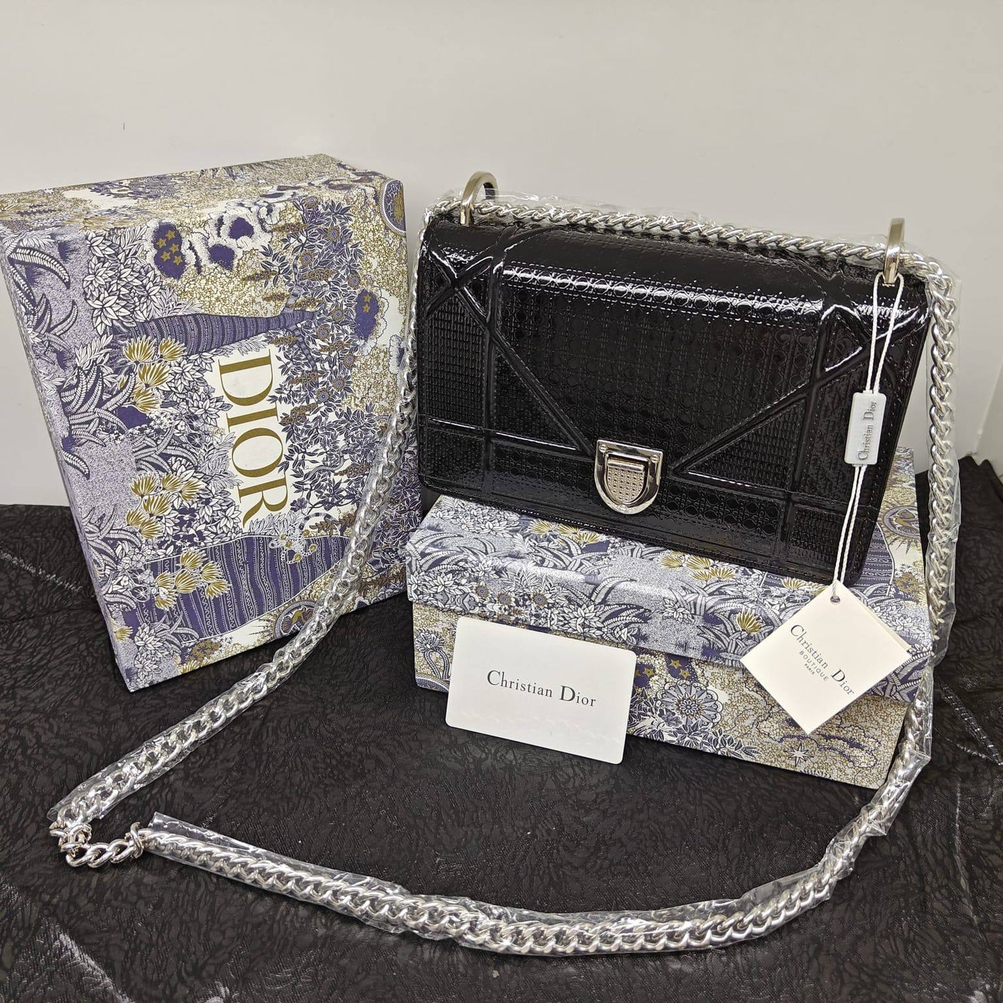 Dior
115 dhs❣️
with box
🎁🎁🎁

Zain235
♥️♥️♥️
