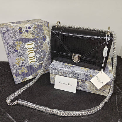 Dior
115 dhs❣️
with box
🎁🎁🎁

Zain235
♥️♥️♥️