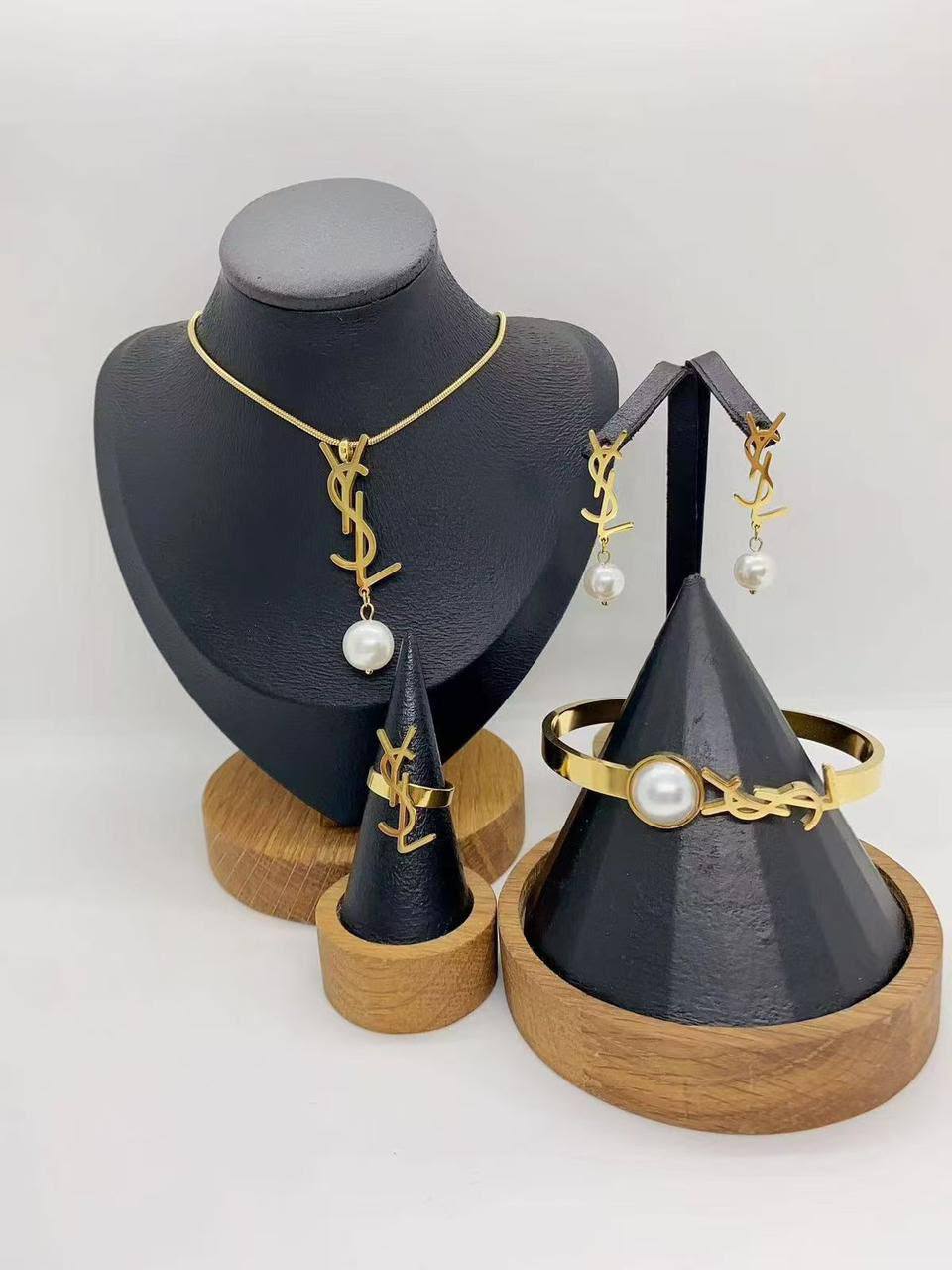 New sets

50 dhs

Zain45
♥️♥️♥️