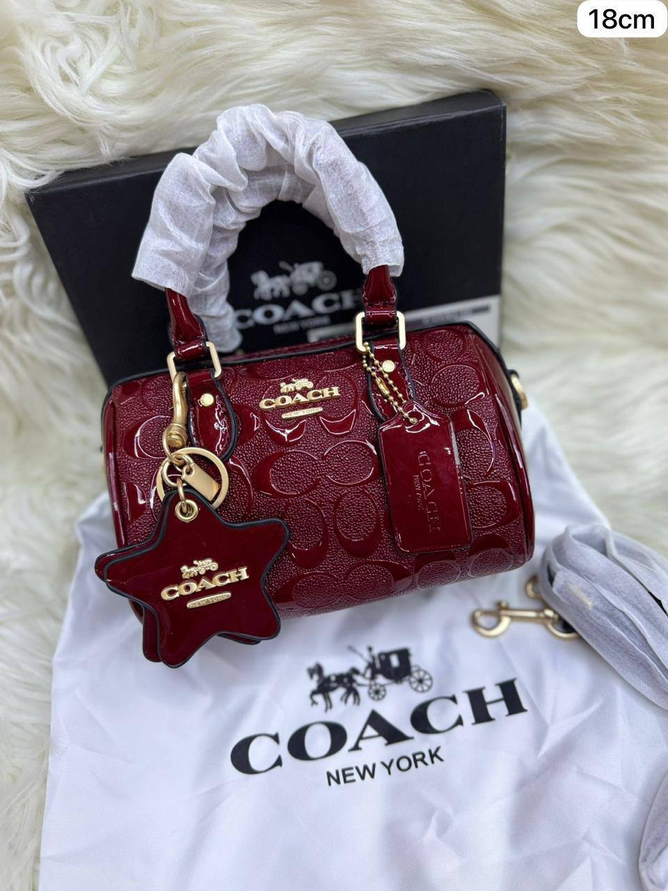 🌈  Coach
1⃣️ First quality +🎁
Size : 20~18 * 11 cm
80 dhs✅
 with box🎁

Zain115
♥️♥️♥️