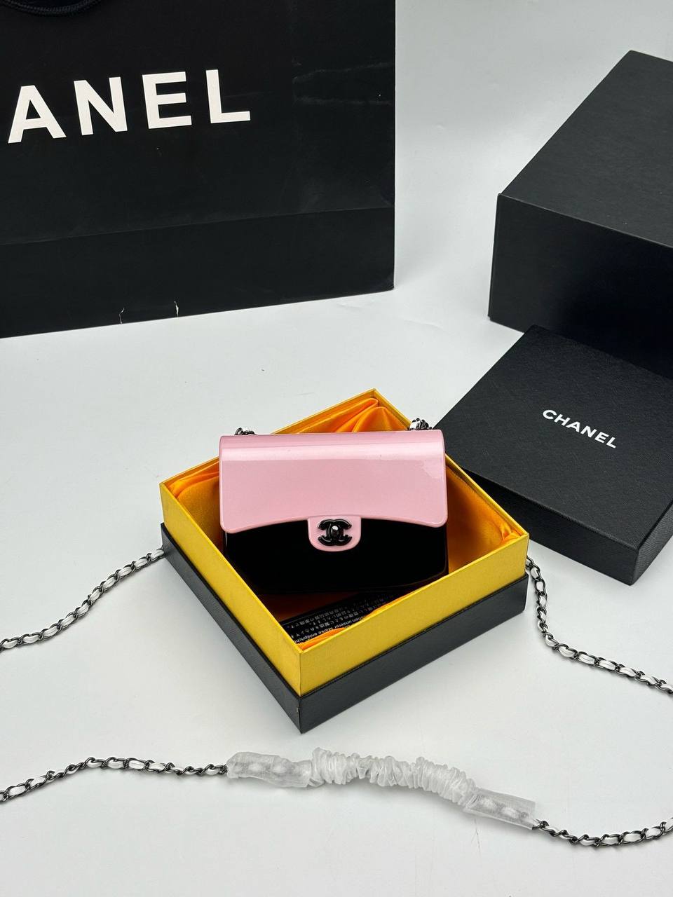 Chanel   
size:12×6cm 
230 dhs✅

Zain114
♥️♥️♥️