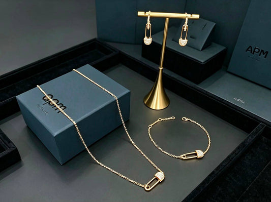 APM MASTER
SET ✨💫
NECKLACE BRACELET EARRINGS
WITH SAME BOX AND PAPER BAG🛍️🎁
120 DHS✅

Zain89
♥️♥️♥️