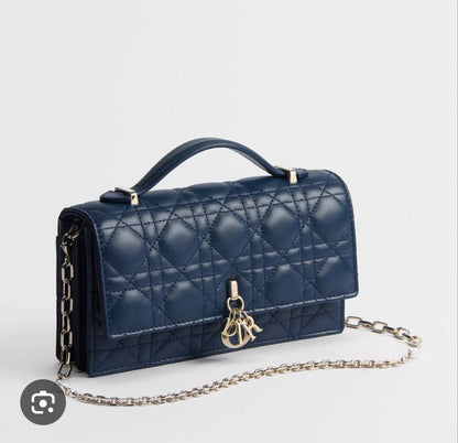 Dior
with box🎁🎁🎁
95 dhs✅

Zain143
♥️♥️♥️