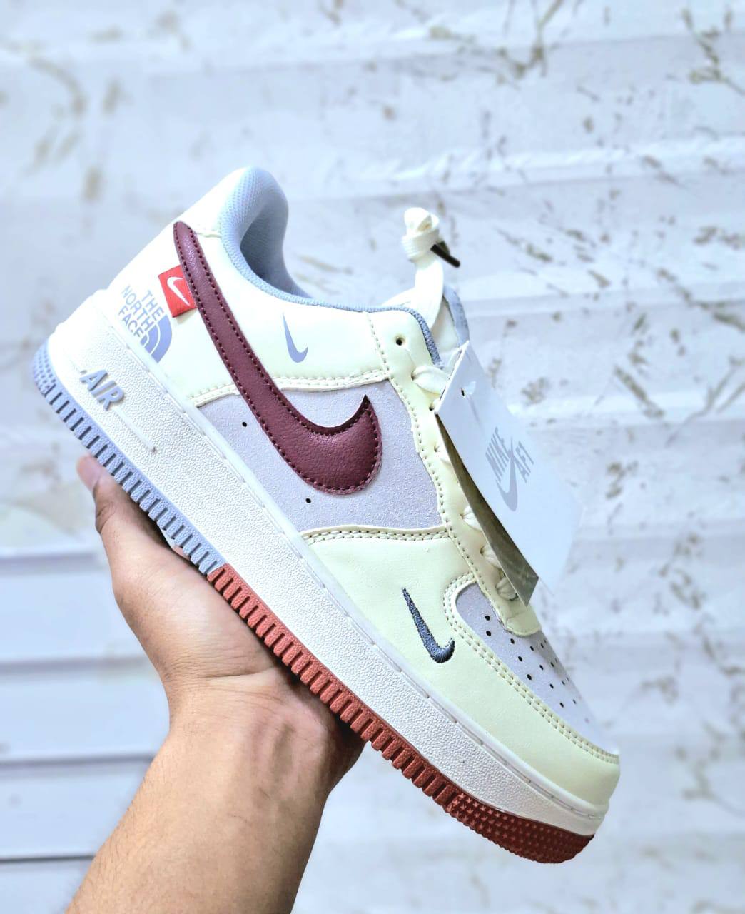 NIKE
40 to 45 size
95 dhs🪙🌨️

Zain27
♥️♥️♥️