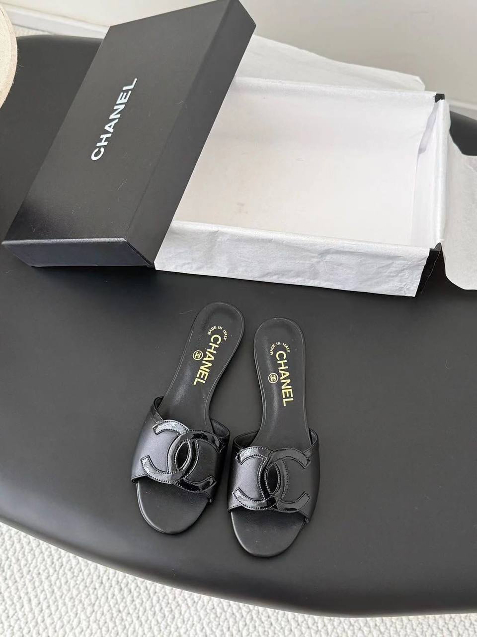Chanel 
High quality🤗
SIZE  ……… 36-42🥳
330 dhs✅

Zain119
♥️♥️♥️