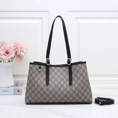 Gucci
Good Quality 
With Box 
🎁🎁🎁

115 dhs🪙🌨️

Zain250
♥️♥️♥️