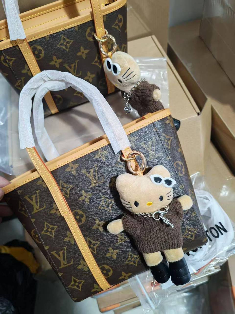 LV
Master
big 250 dhs✅
Small 240 DHS✅💕💕🥳

Zain228
♥️♥️♥️